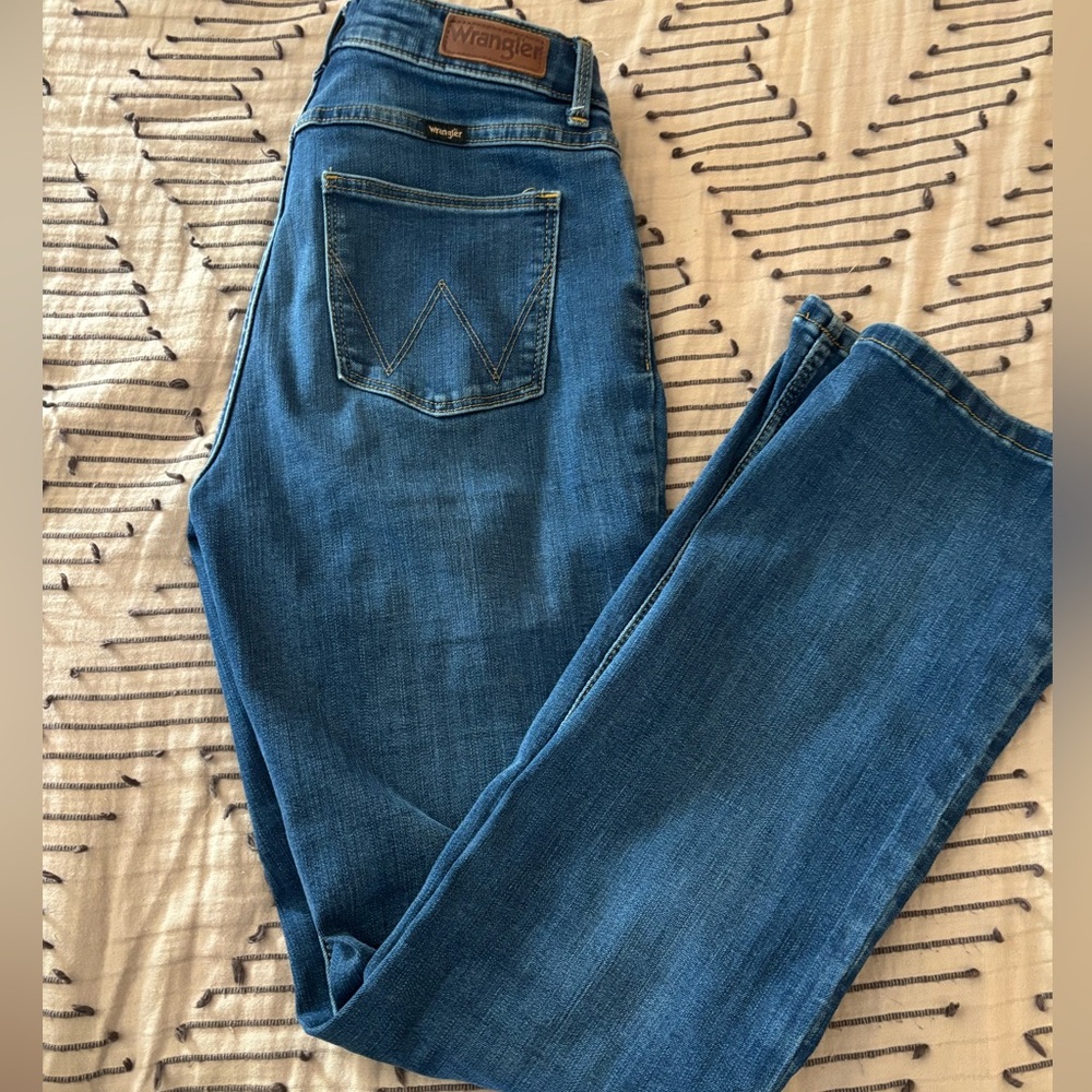 Wrangler Women's Classic Blue Straight Leg Jeans